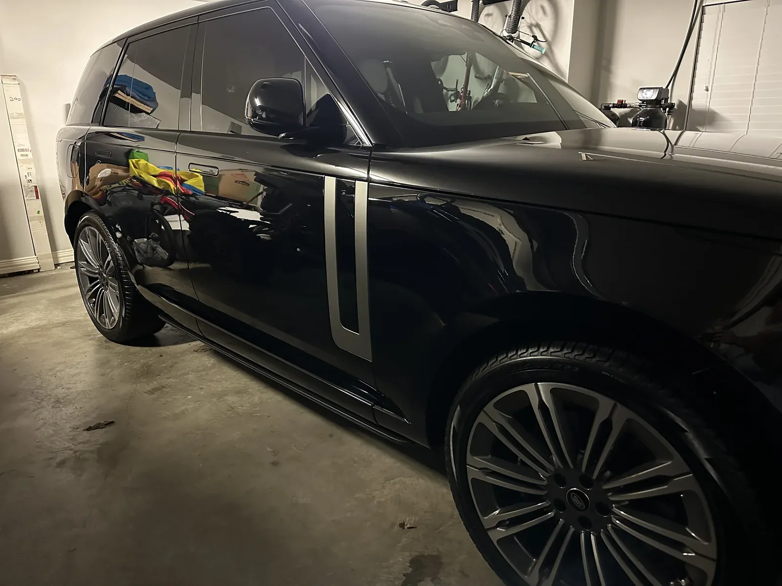 Freshly detailed black Range Rover with a deep-gloss exterior finish